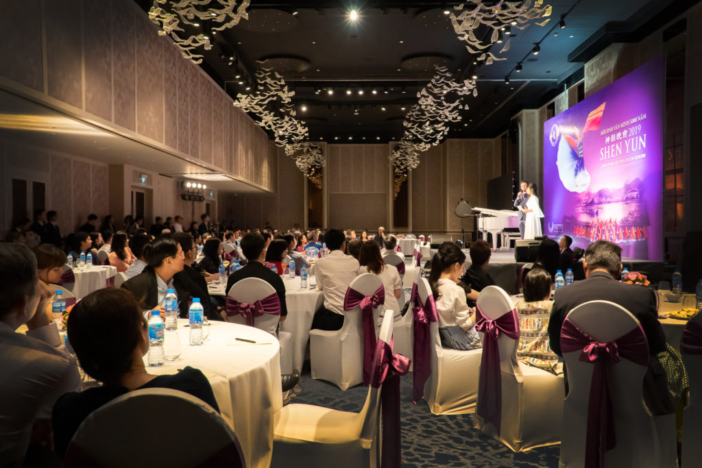 Điều gì làm nên “giấc mơ” Shen Yun?
